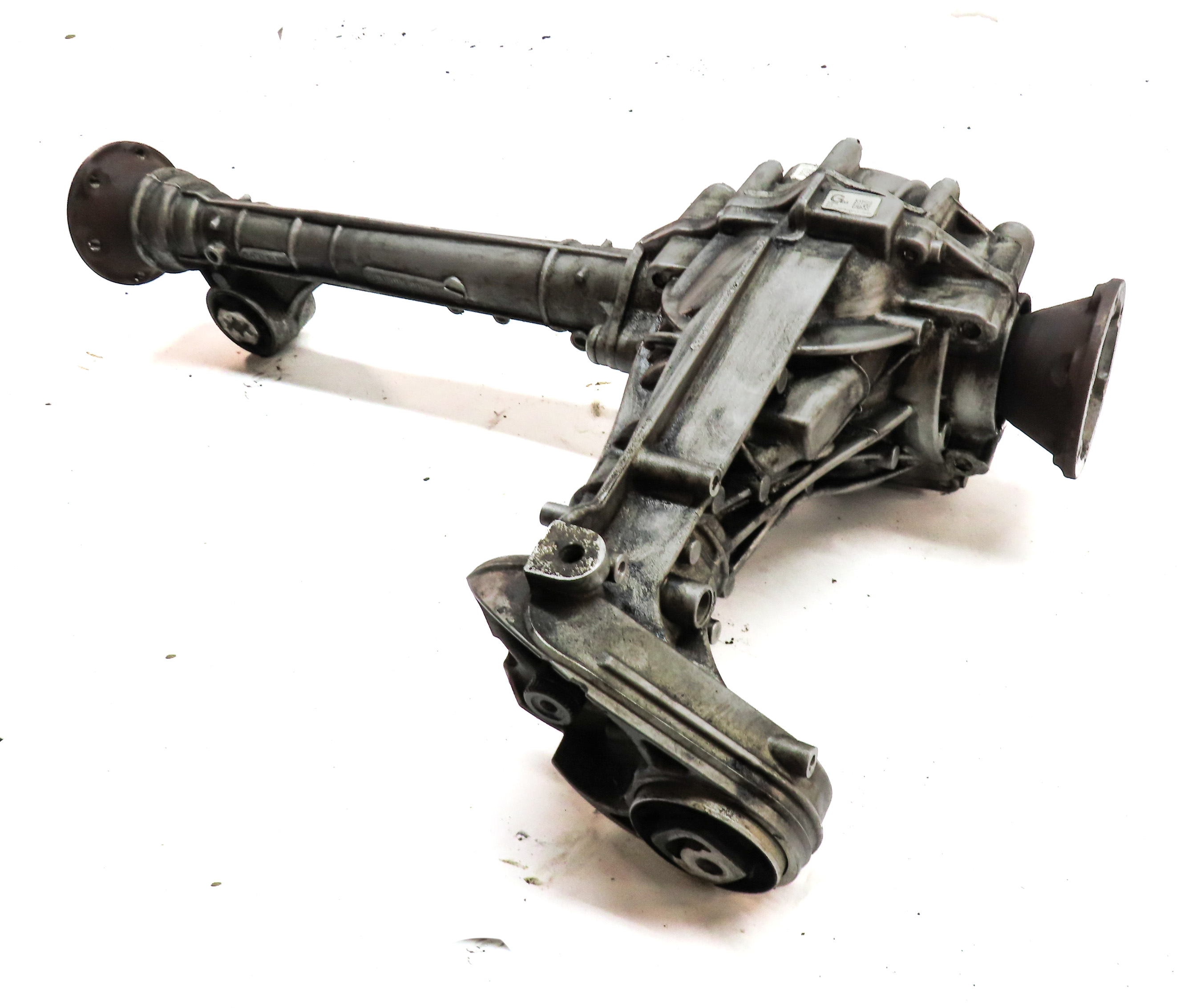 11-18 PORSCHE CAYENNE (958) 3.0L FRONT DIFFERENTIAL GEAR CARRIER w/ OUTPUT SHAFT — exact item pictured